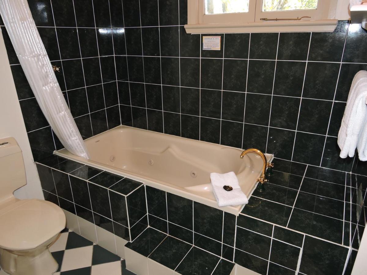 בלאקהית' Kubba Roonga Guesthouse - Boutique Luxury Spa Retreat & Gardens - Blue Mountains מראה חיצוני תמונה